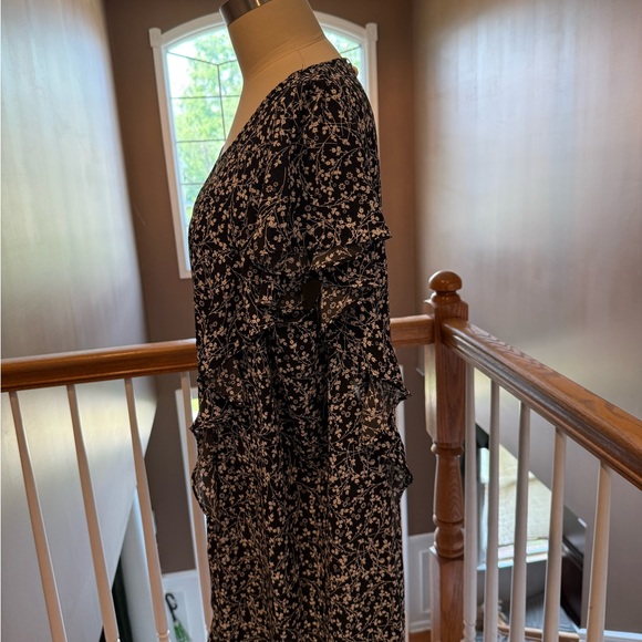 New- Max Studio- Black and White Floral High-Low Dress with Ruffle Detailing - Picture 5 of 10